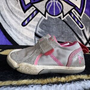 Size 7c - Plae 10 Ty Sneakers Metallic Silver